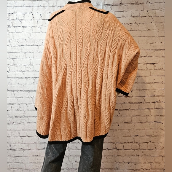 ⭐️ Marc by Marc Jacobs one size button front cape with toggle button sleeves - Picture 5 of 12